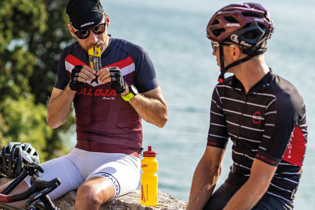 Ciclistas Nutriendose - Articulo sobre tomar gel antes de la salida
