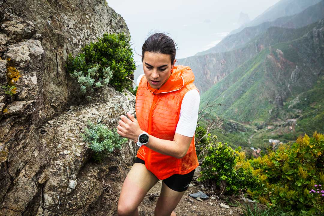 mujer-practicando-trail-running